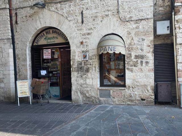 Locale in vendita di 80 m² in Via s.gabriele