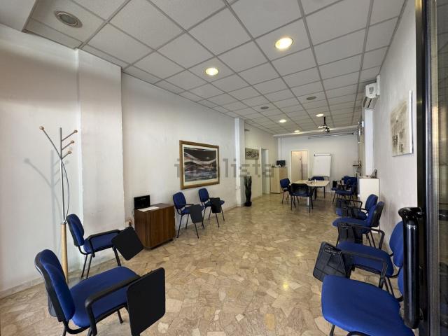 Locale in vendita di 80 m² in Via Serena, 1