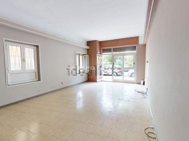 Locale in vendita di 80 m² in Via Simone Formentini, 38
