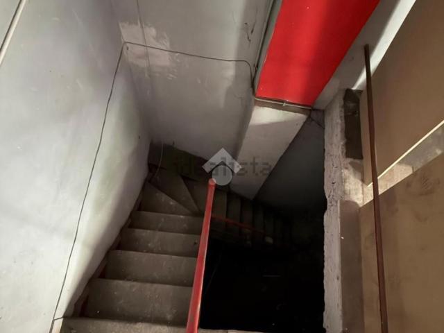 Locale in vendita di 80 m² in Via Silvio Benco, 73