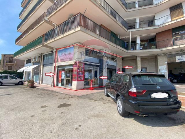 Locale in vendita di 80 m² in Viale Alcide De Gasperi, 249