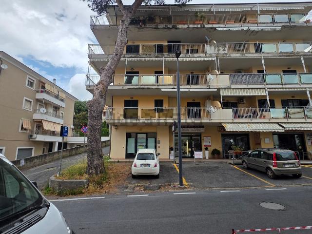 Locale in vendita di 80 m² in Viale Giovanni Grossi