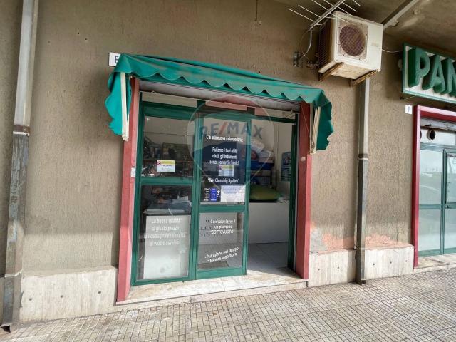 Locale in vendita di 80 m² in Viale Librino, 6