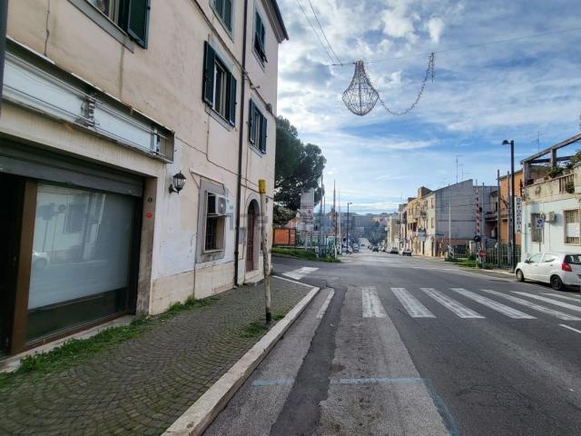 Locale in vendita di 80 m² in Viale Repubblica, 30
