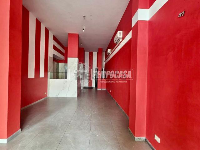 Locale in vendita di 80 m² in Viale Stazione, 44