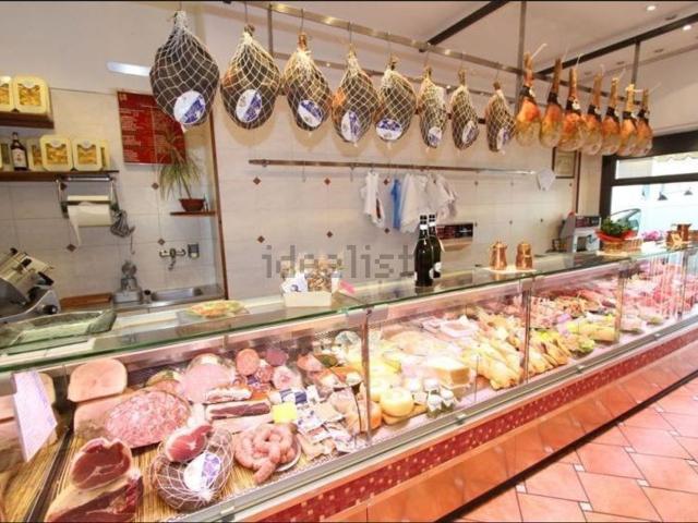 Locale in vendita di 80 m² in Viale Santa Panagia