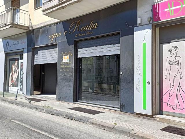 Locale in vendita di 80 m²
