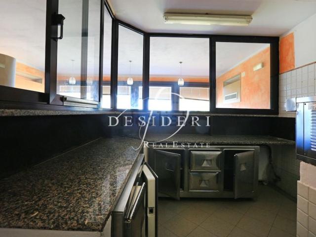 Locale in vendita di 80 m² in Via del Gualdo