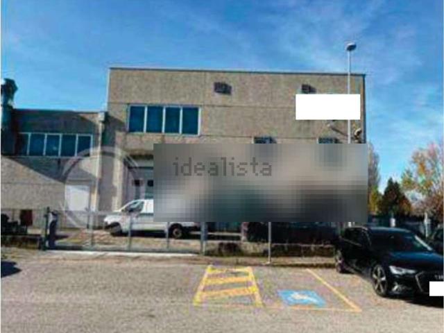 Locale in vendita di 810 m² in Via dell&apos Artigianato