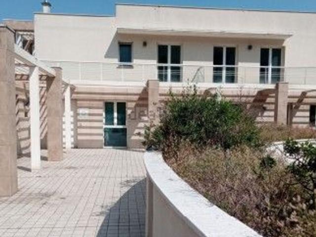 Locale in vendita di 81 m² in Piazza Dante Alighieri