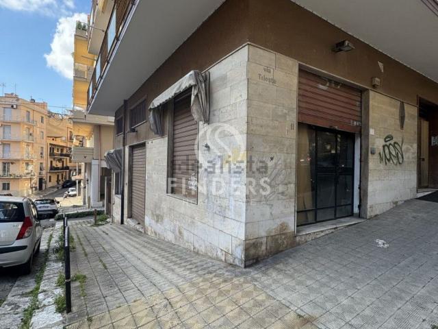 Locale in vendita di 81 m² in Via Trieste
