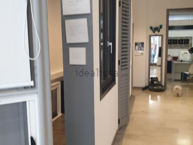 Locale in vendita di 81 m² in Via Andrea Costa, 10