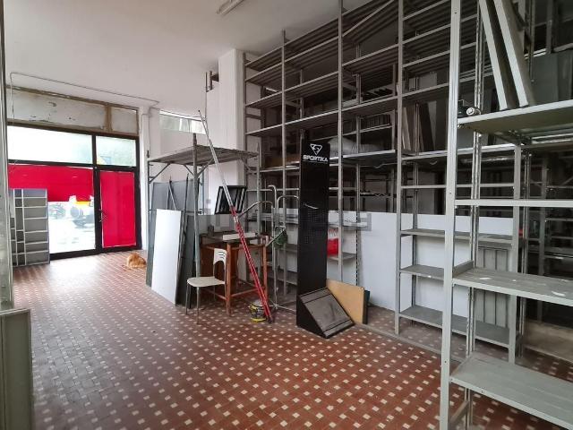 Locale in vendita di 81 m² in Via Aurelia Sud, 59