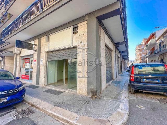 Locale in vendita di 81 m² in Via Dante Alighieri