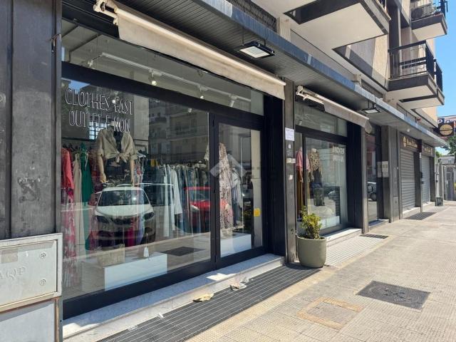 Locale in vendita di 81 m² in Via Giovanni Modugno, 7