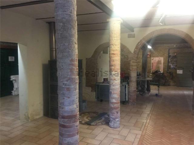 Locale in vendita di 825 m² in Via dei Nespoli