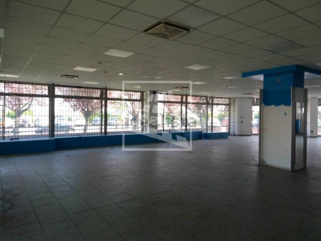 Locale in vendita di 825 m² in Via Vittorio Bulgarelli, 7
