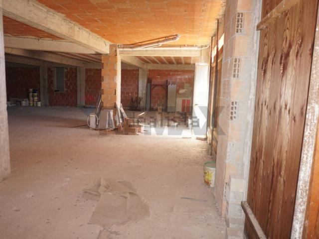 Locale in vendita di 826 m²