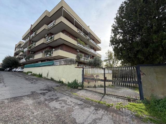 Locale in vendita di 827 m² in Via di Boccea, 673