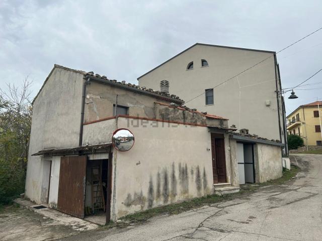 Locale in vendita di 82 m² in Contrada Terranova, 27