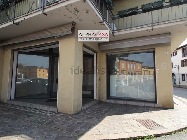Locale in vendita di 82 m² in Piazza Giuseppe Garibaldi, 5