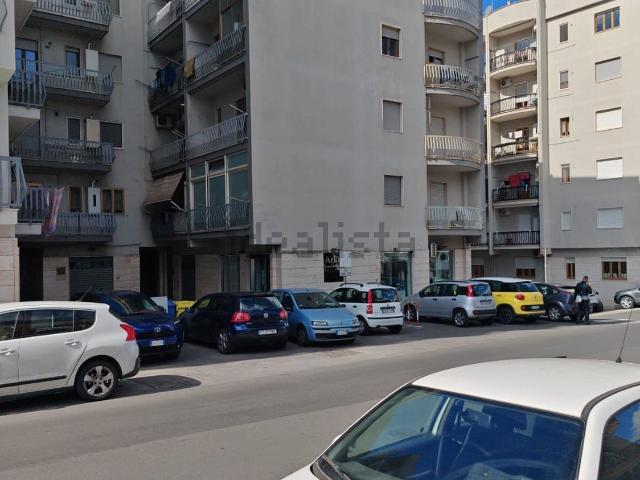 Locale in vendita di 82 m² in Via Alberobello, 123