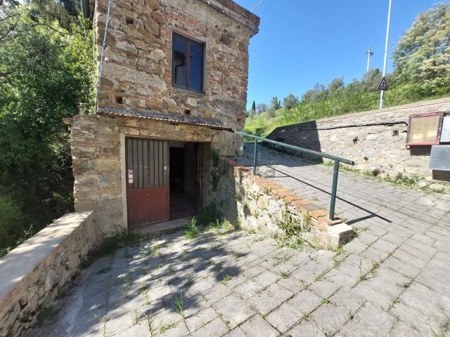 Locale in vendita di 82 m² in Via di Tizzano, 200