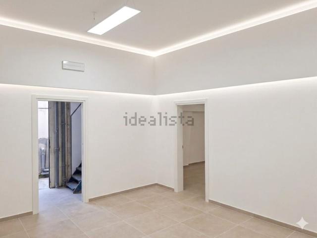Locale in vendita di 82 m² in Via Enrico Besana, 5