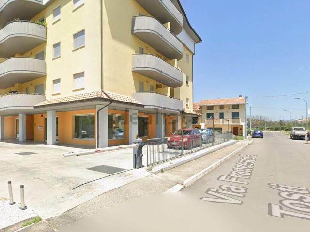 Locale in vendita di 82 m² in Via Francesco P. Tosti