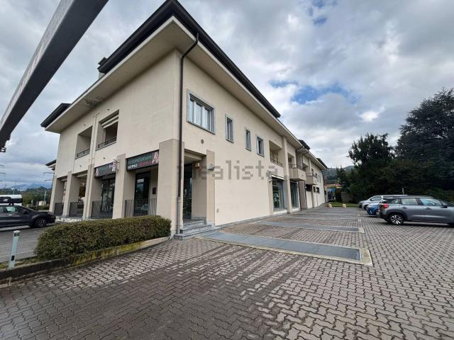 Locale in vendita di 82 m² in Via Provinciale, 20
