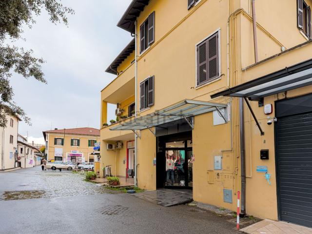 Locale in vendita di 82 m² in Via Prenestina Nuova