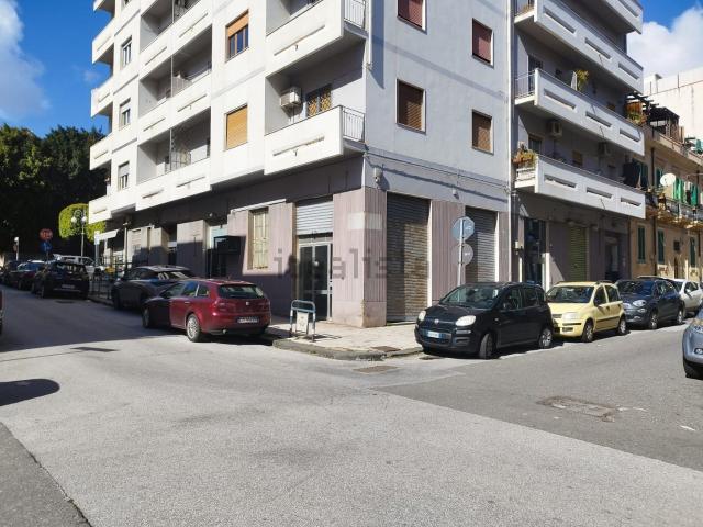 Locale in vendita di 82 m² in Via Santa Maria dell&apos Arco