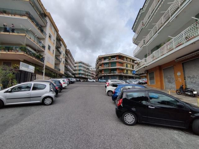 Locale in vendita di 835 m² in Viale Poggio di Capodimonte, 53