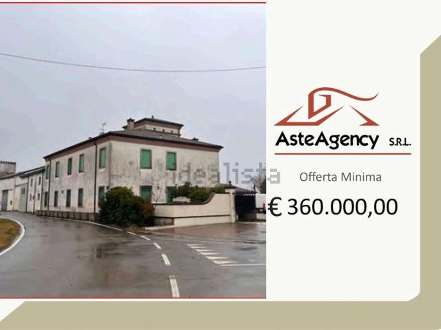 Locale in vendita di 836 m² in Via Crosare di Sotto, 50