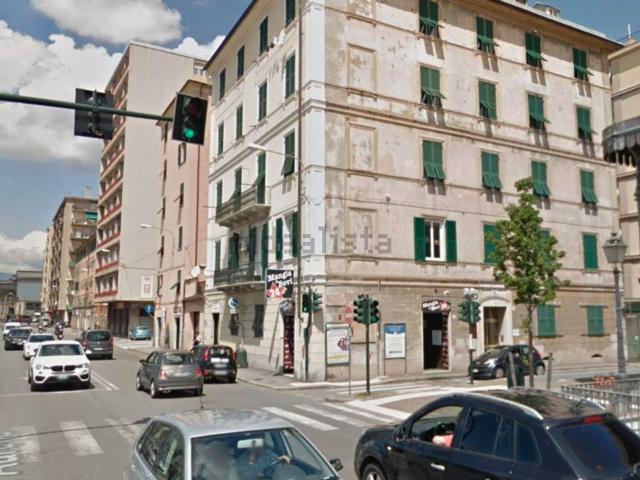 Locale in vendita di 838 m² in Via Giacomo Puccini