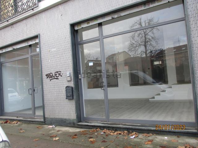 Locale in vendita di 87 m² in Strada Genova, 118