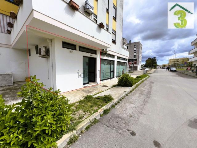 Locale in vendita di 87 m² in Via Diocleziano