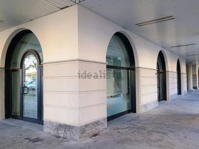 Locale in vendita di 87 m² in Via Madonnina, 3