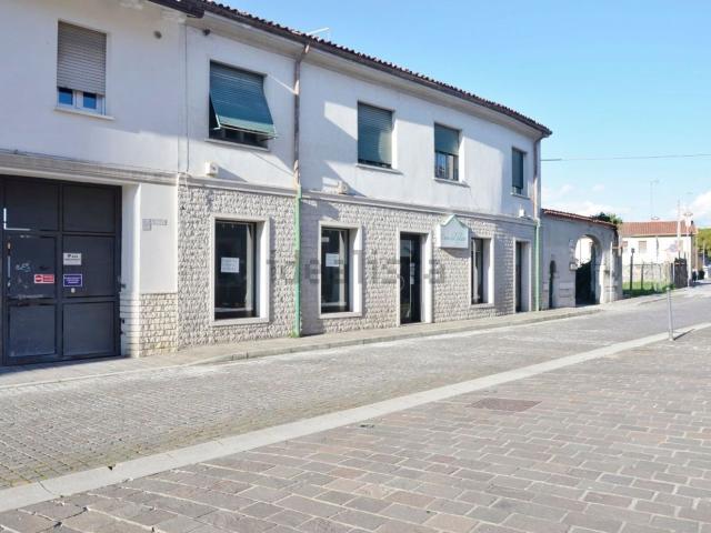 Locale in vendita di 87 m² in Via Savoia, 11