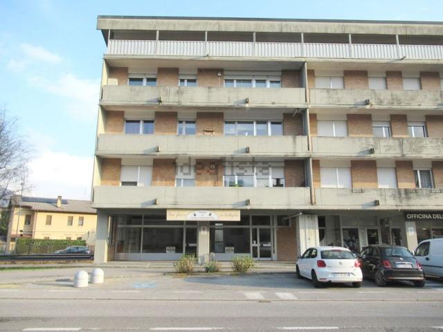 Locale in vendita di 87 m² in Viale Aldo Moro, 1