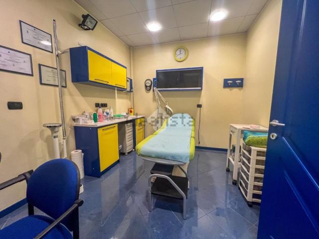 Locale in vendita di 84 m² in Via A. Locatelli, 30