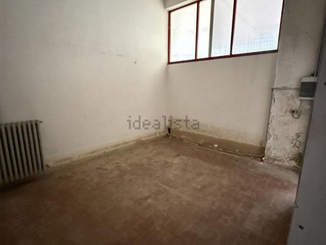 Locale in vendita di 84 m² in Via Andrea Costa
