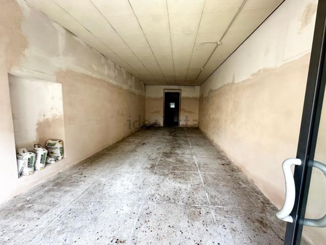 Locale in vendita di 84 m² in Via Bicocchi, 110