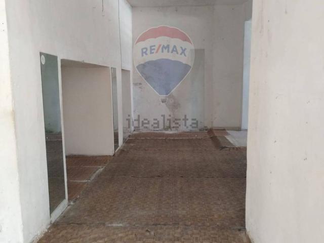 Locale in vendita di 84 m² in Via Generale Cascino, 144