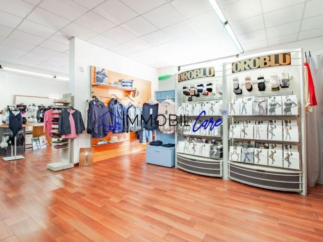 Locale in vendita di 84 m² in Viale Giosuè Carducci