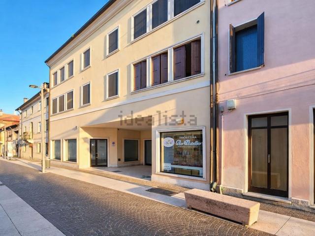 Locale in vendita di 84 m² in Via Ospital Vecchio, 10