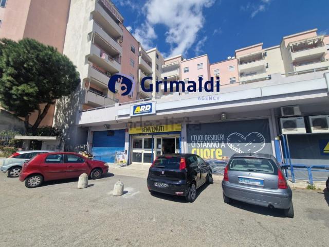 Locale in vendita di 850 m² in Via San Jachiddu, 90