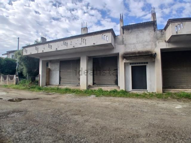 Locale in vendita di 850 m² in Strada Statale Centoundici, 382