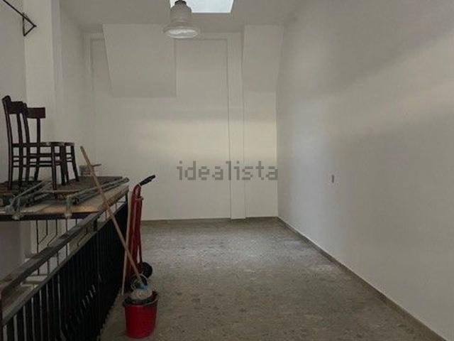 Locale in vendita di 85 m² in Borgo Basinio Basini, 1