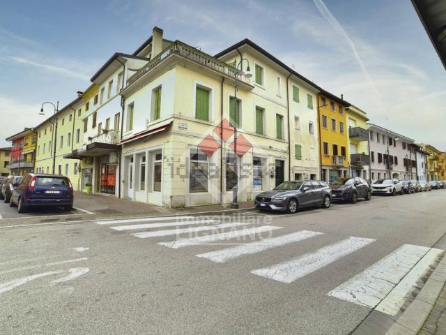 Locale in vendita di 85 m² in Via Vittorio Veneto, 33